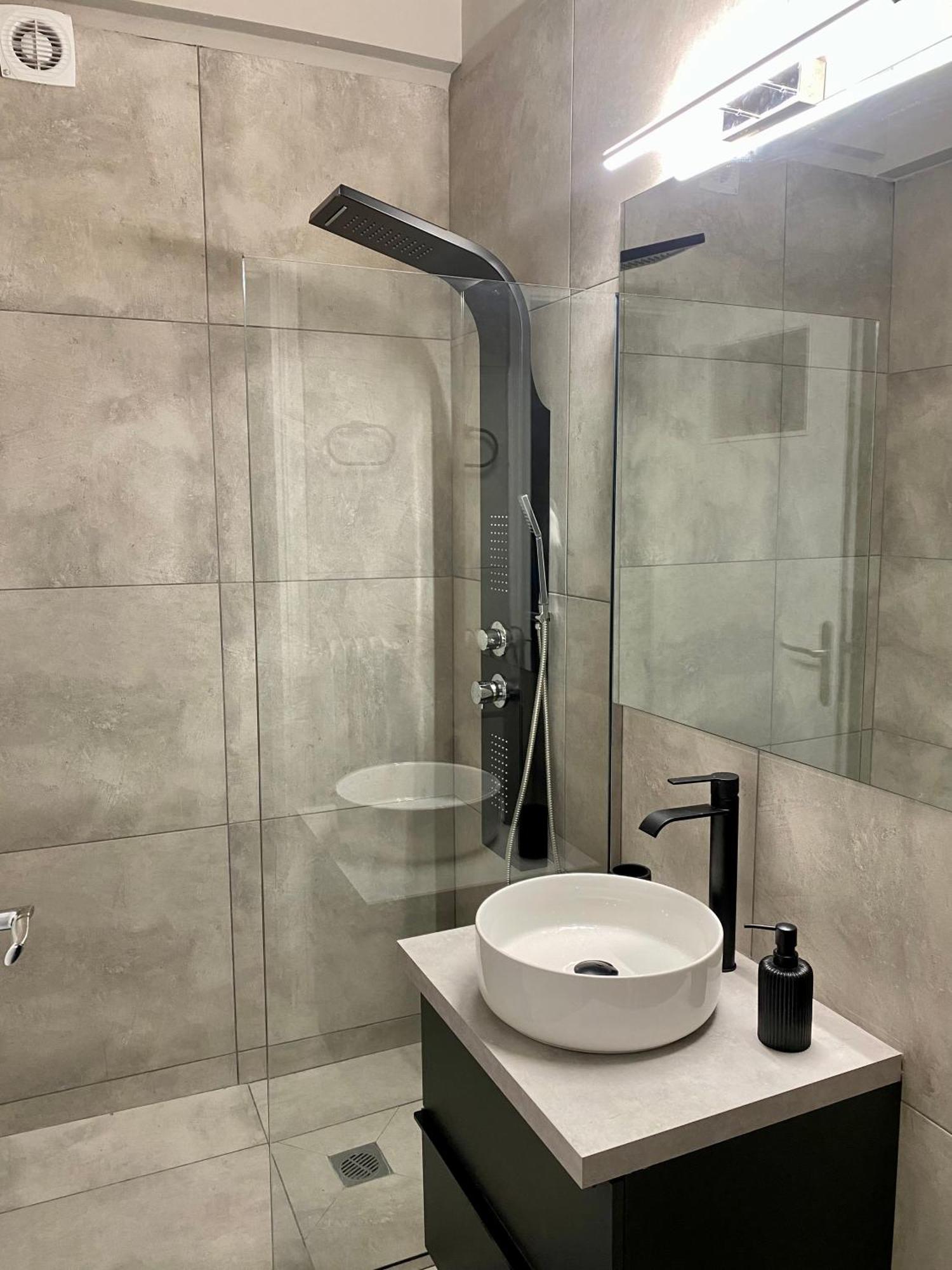 Cozy Apartment In Kolonaki Athens - Sleeps 5 Buitenkant foto