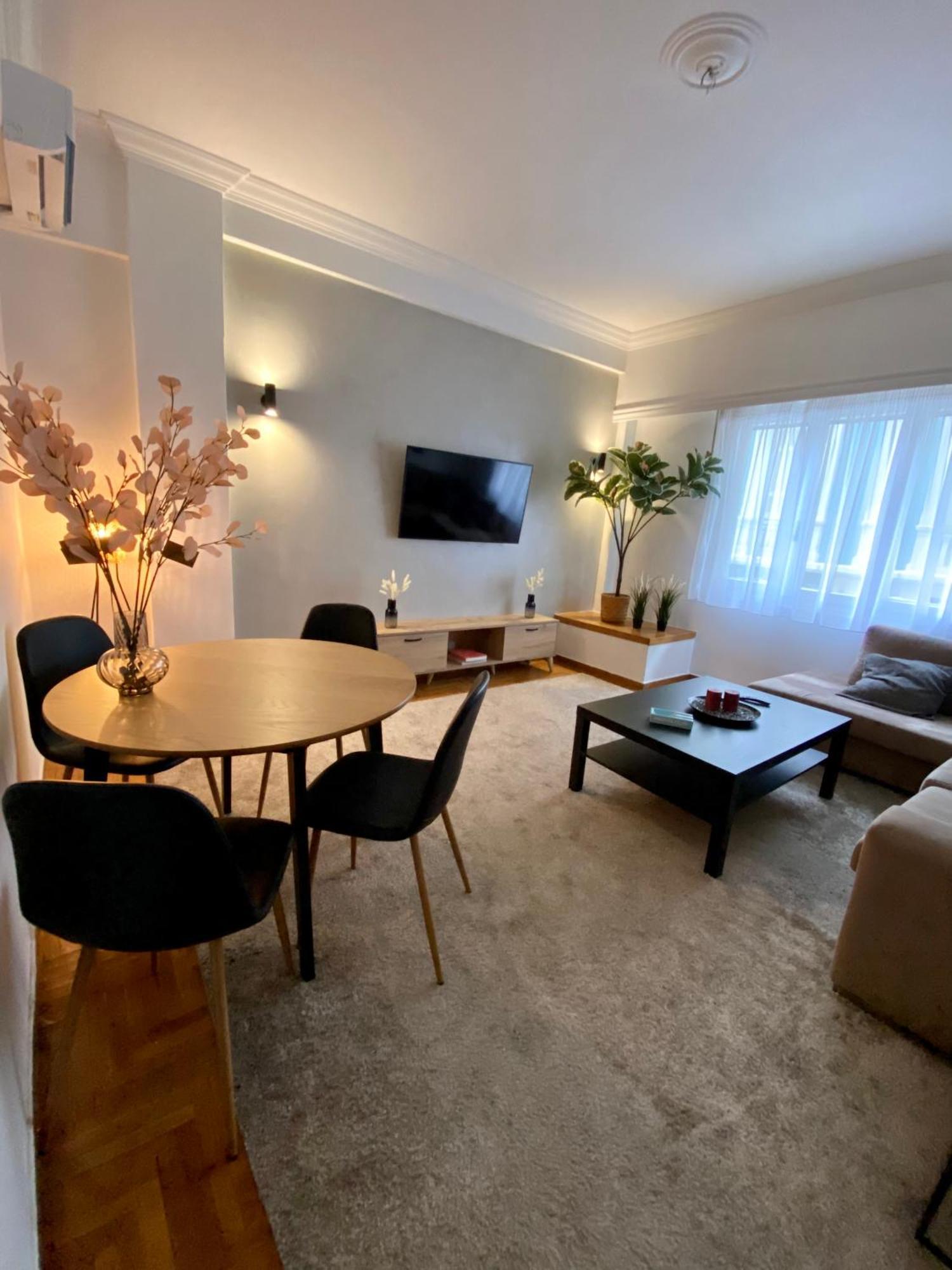 Cozy Apartment In Kolonaki Athens - Sleeps 5 Buitenkant foto